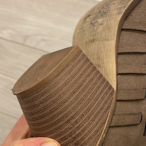 G by Guess suede ankle booties! - Picture 3 of 5